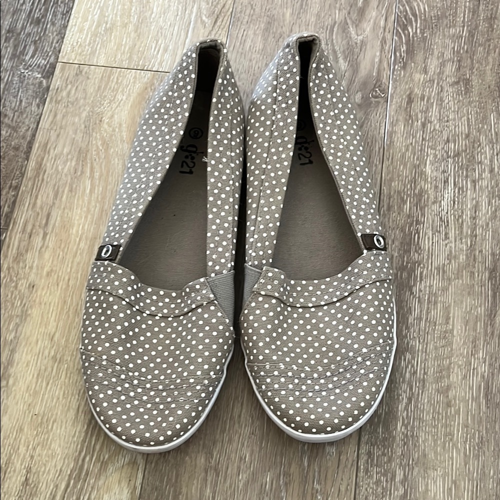 g:21 canvas 24 Lara polka dot pull on shoes size 9